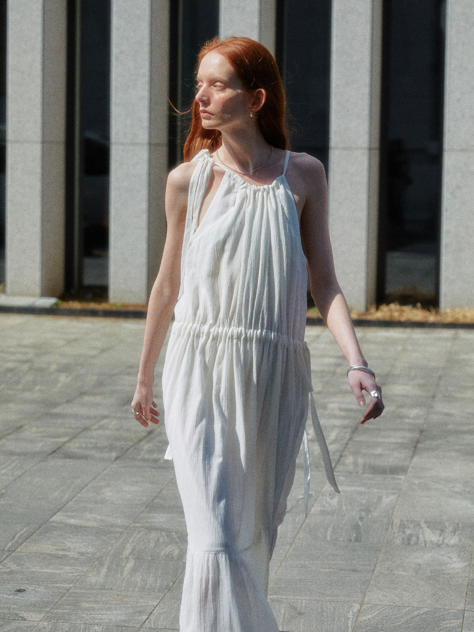 VALERIO Neck String Point Sleeveless Pleated Dress_Off White