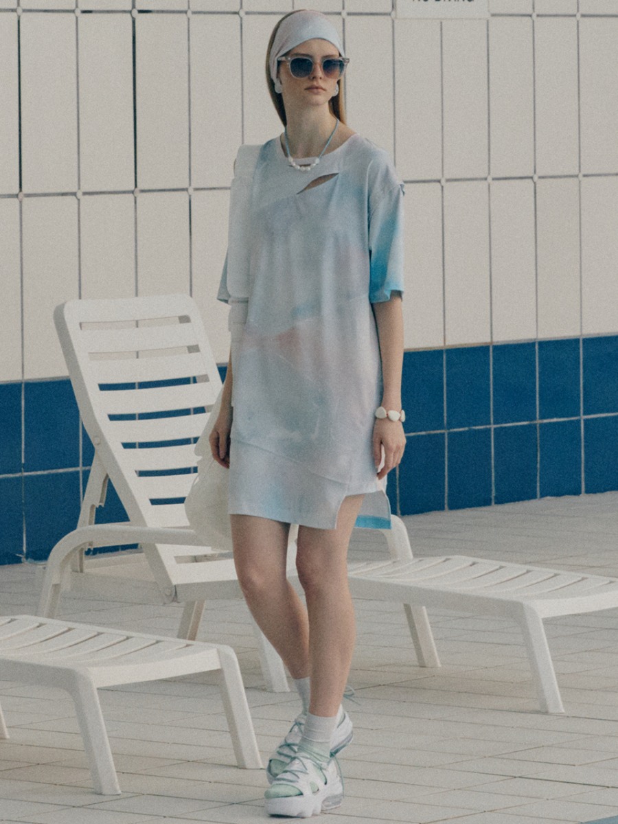 [소유정 착용]VENEZIA Shoulder Hole Cut-Out Printed Jersey Mini Dress_Blue